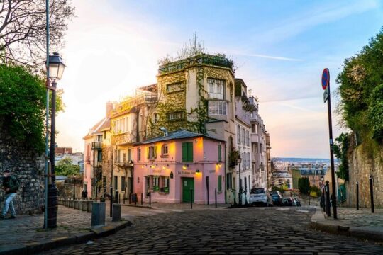 Montmartre: Private Guided Tour of Paris' Artistic Heart
