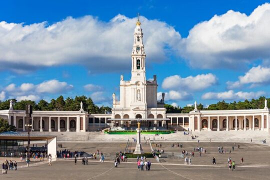 Fatima, Batalha, Nazare &Obidos Private Full Day Tour from Lisbon
