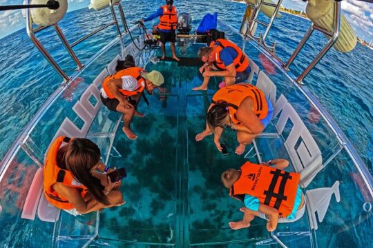 Tour Isla Mujeres excursion in Collective Transparent Boat