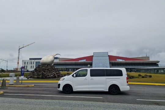 Keflavik Airport Private Transfer Round Trip