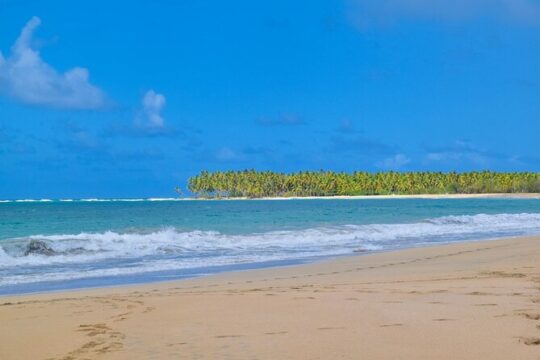 Round Mountain and Secret Beaches: Local DR House Experience