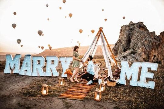 Marriage Proposal and Photoshoot with Balloon View in Cappadocia