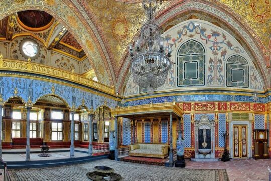 Half Day Private Guided Ottoman Royal Tour in Topkapi Palace