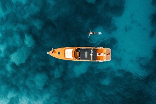 Shipwreck and Blue Caves Yacht Tour