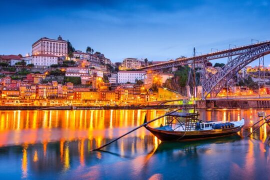 Transport Lisbon/Porto or Porto/Lisbon with 1 optional stop