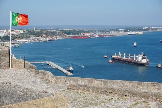 Private day trip from Lisboa to Evora, Setubal and back