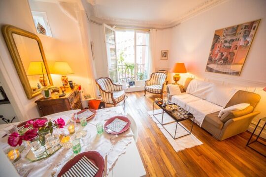 Seasonal Parisian Dinner in an Elegant Montmartre Home