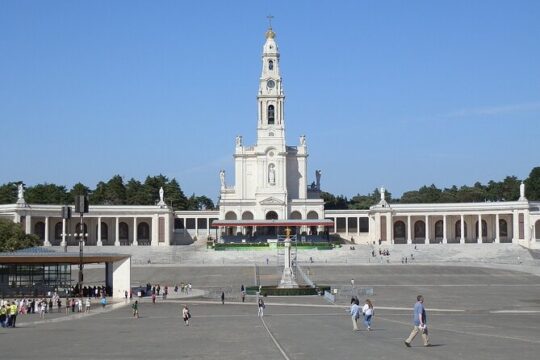 Private Full-day Tour to Fátima Nazaré and Óbidos