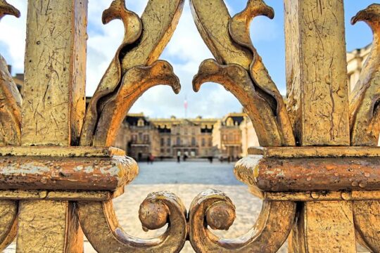 Versailles Small Group Guided Tour with tranportation from Paris
