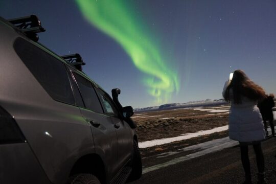 Northern Lights In luxury off-road SUV with Photos and Treats (Private 1-6 Pax)