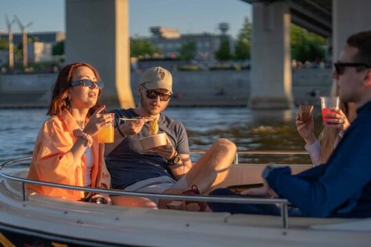 2h Private Cruise for 4 on Vistula in Warsaw with our Helmsman