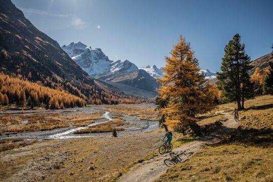Discover the Formidable Lake of the Chamonix Valley by eBike