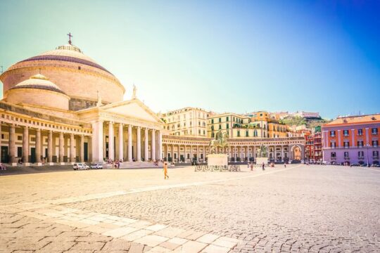 Private Transfer-Positano to Naples with 2h of Sightseeing: Vesuvius or Pompeii