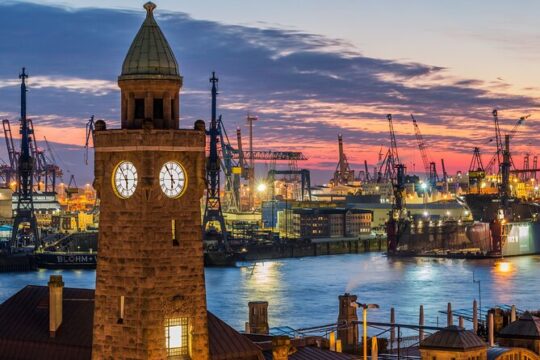 City game scavenger hunt Hamburger Hafen - independent city tour