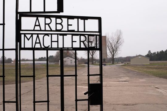 From Berlin to Sachsenhausen Camp: Private Tour by Car or Train