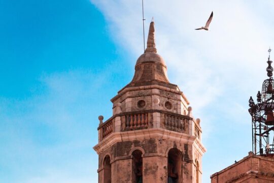 Private Sitges, Wine Tasting & Chocolate Tour + Local Lunch