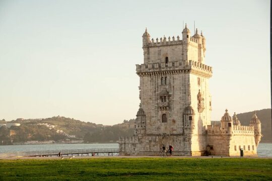 Half-Day Private History and Fun Guided Tour in Lisbon with Pick Up