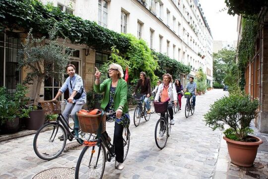 Paris 3-Hour Bike Tour and Market Food Tasting