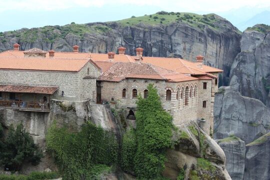 Private Tour to Monasteries of Meteora & Thermopylae from Athens