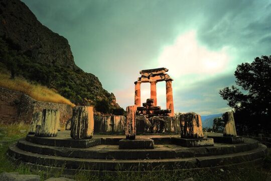 1-Day Private Tour from Athens to Delphi Archaeological Sites