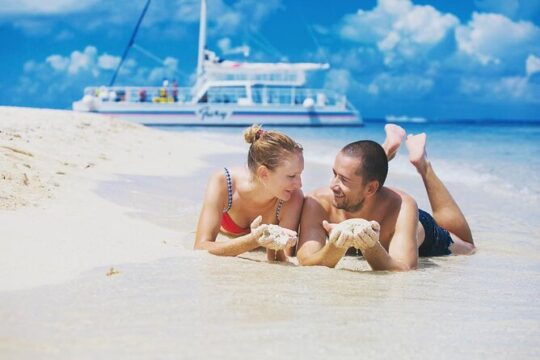 Catamaran in Cozumel with Beach Club Snorkel and Drinks