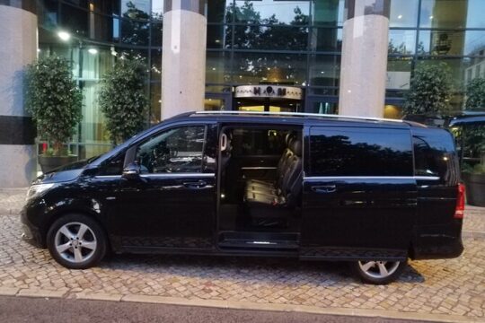 Transfer to Porto from Lisbon with stop in Fátima or Coimbra (1hour)