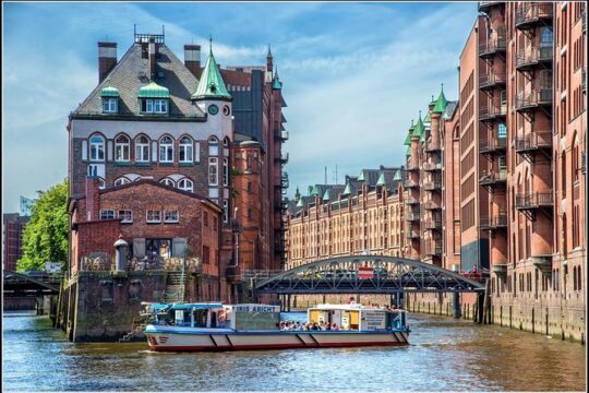 Harbor cruise on the beautiful Elbe