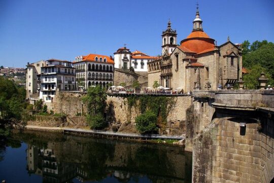 From Porto Private Tour Douro Valley two Wineries, Lunch and Boat.