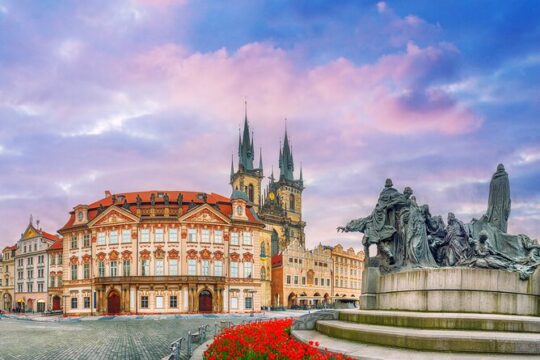 Treasures of Prague: Castle and Old Town Private Walking Tour