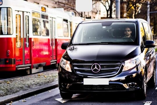 Private Transfer Prague to Passau or Passau to Prague with stop in Cesky Krumlov
