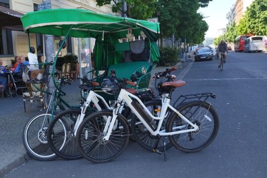 Private Berlin up to 7 Guests 1 Rickshaw, (E)Bikes and E-Scooters