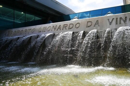 Roman Arrival: Personalized Airport Welcome & Tour