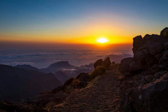Pico do Arieiro Sunrise Tour with Local Breakfast from Funchal
