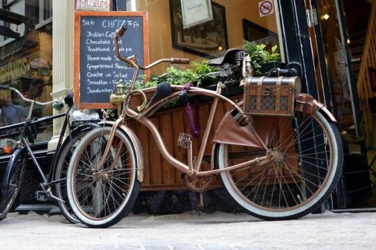 Amsterdam: City Highlights Bike Tour