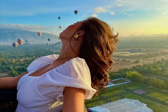 Balloon flight / Breakfast in the cave / CDMX pick-up + Pyramids