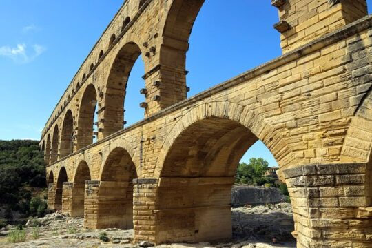 Pont du Gard to Villeneuve Les Avignon & Châteauneuf du Pape wine private tour