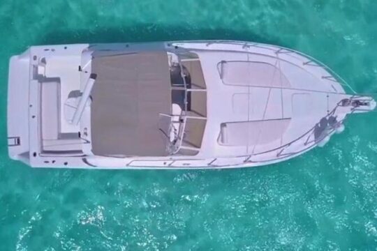 38-Foot yacht in Cancun Snorkel by Isla Mujeres