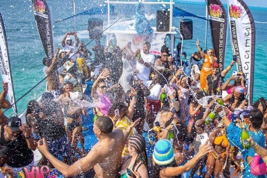 Boat party in Cancun