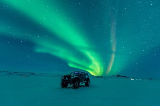 Private Northern Lights by Super Truck 4x4