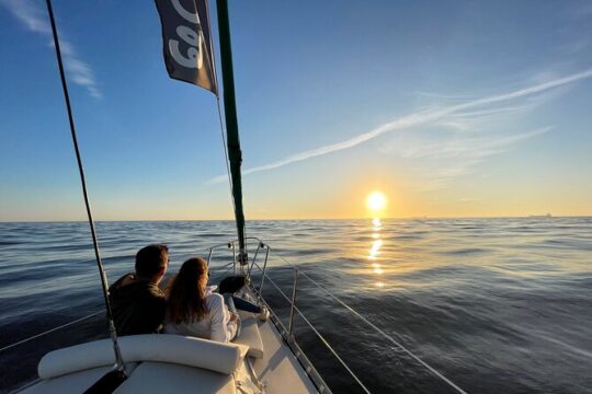 Charming sunset in the Douro on a shared sailboat for up to 8 people