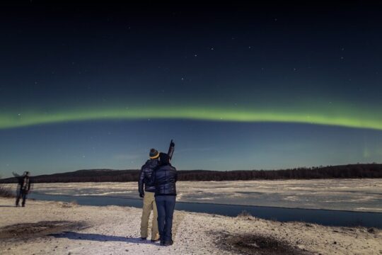 Northern lights hunting photo tour with bbq; small groups