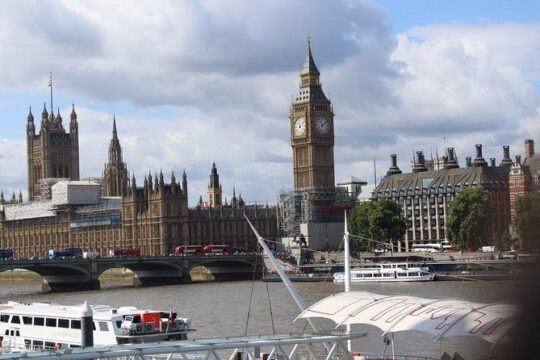 Private Arrival Transfer: Gatwick Airport to Central London
