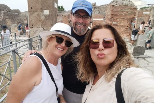 Naples to Pompeii with 2hr stop and return