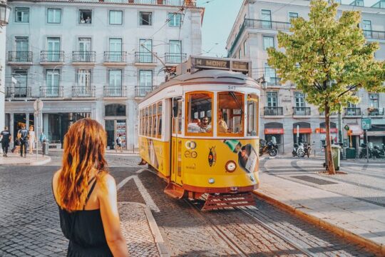 Private Lisbon Tuk Tuk Tour - Alfama, Bairro Alto, Chiado, Graça