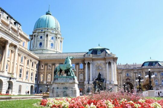 Private Buda Castle Walk with Matthias Church entry