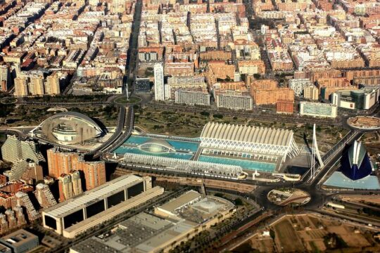 Private Transfer From Barcelona To Valencia With a 2 Hour Stop