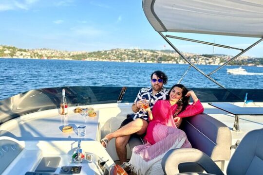 2.5-Hour Bosphorus Sunset Sightseeing Cruise by Luxury Yacht