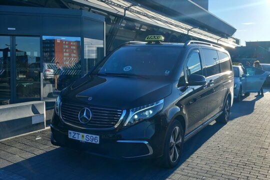 Private Transfer from Reykjavik/surrounding to Keflavik Airport
