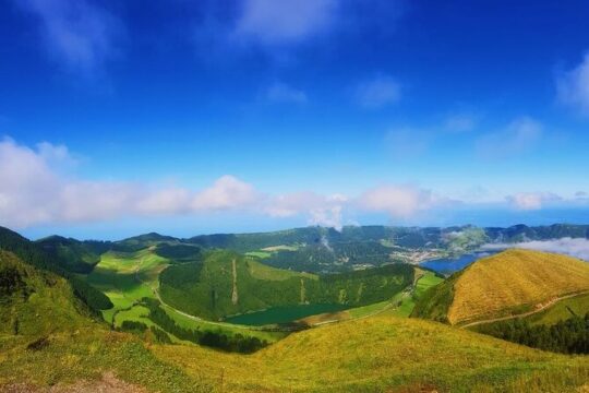 Explore with our guides the West side & Sete Cidades on a surprising 4x4Tour