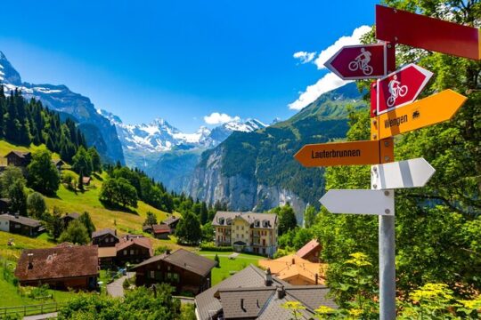 Interlaken Customized Private Sightseeing Tour by Car with Local
